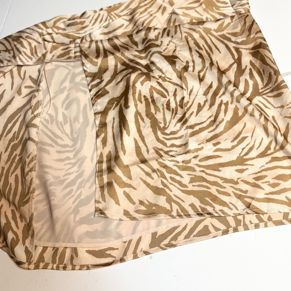 Dress Forum animal print mini wrap skirt animal print silky Small - Picture 2 of 7